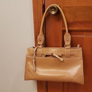 Adorable purse, great color for summer thru fall
